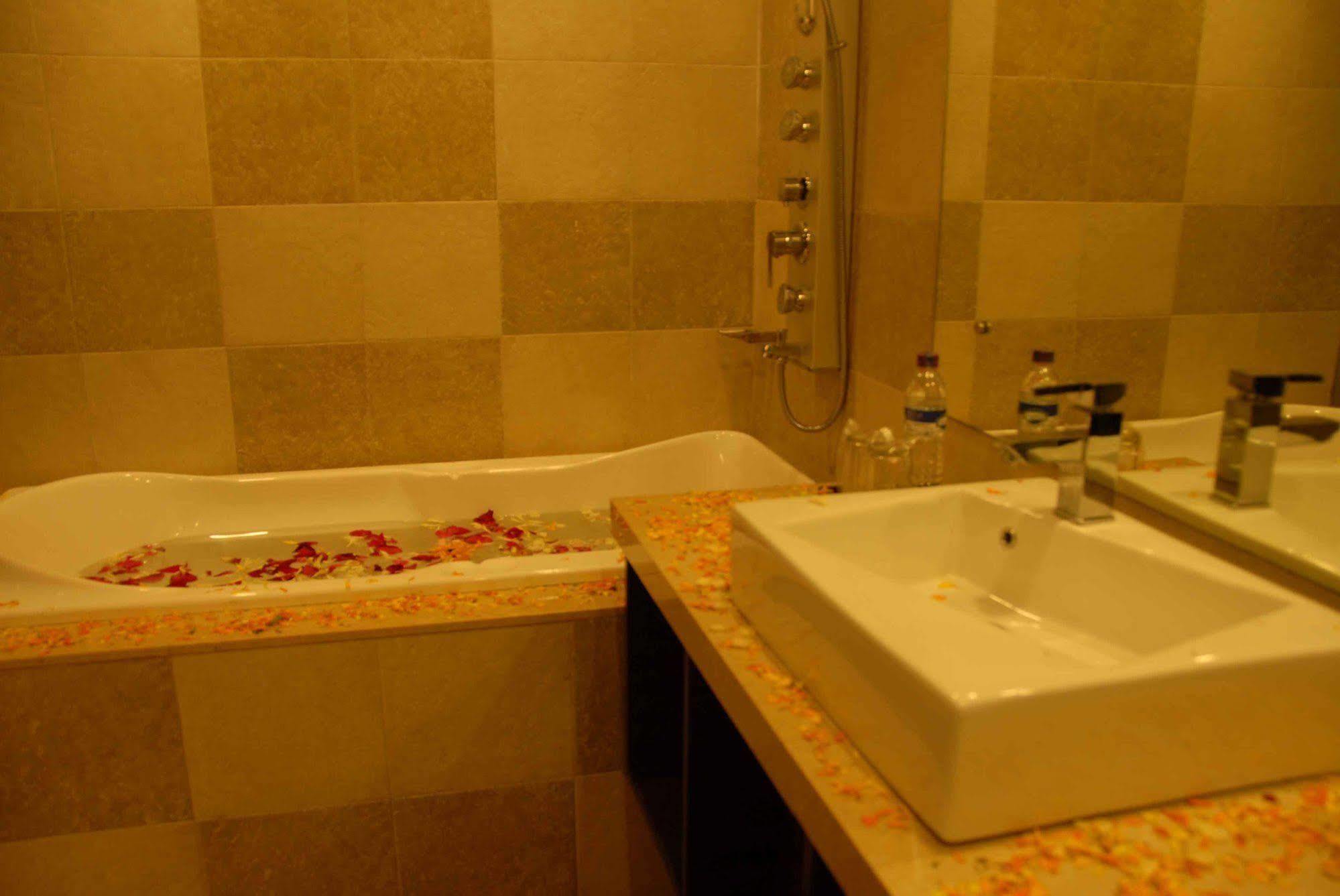 Silver Sands Beach Resort Daman Exteriér fotografie