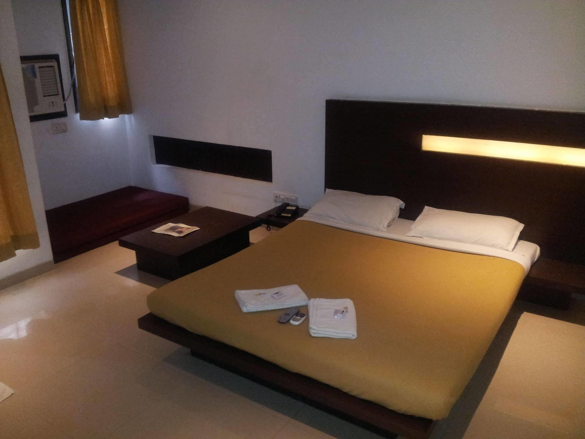 Silver Sands Beach Resort Daman Exteriér fotografie